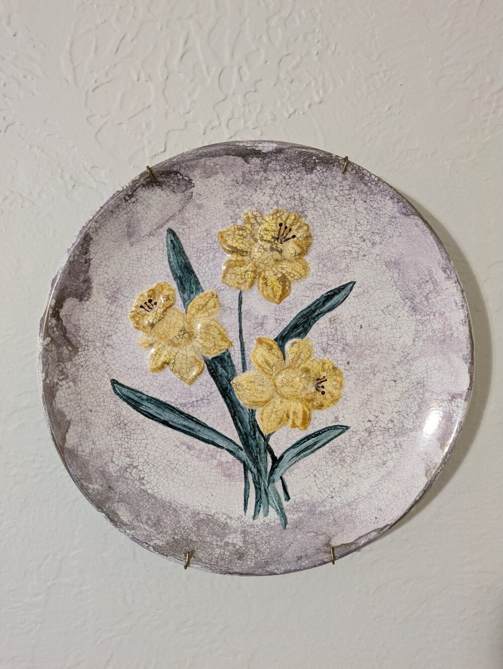 VTG 1963 Handmade Daffodil Pottery Plate